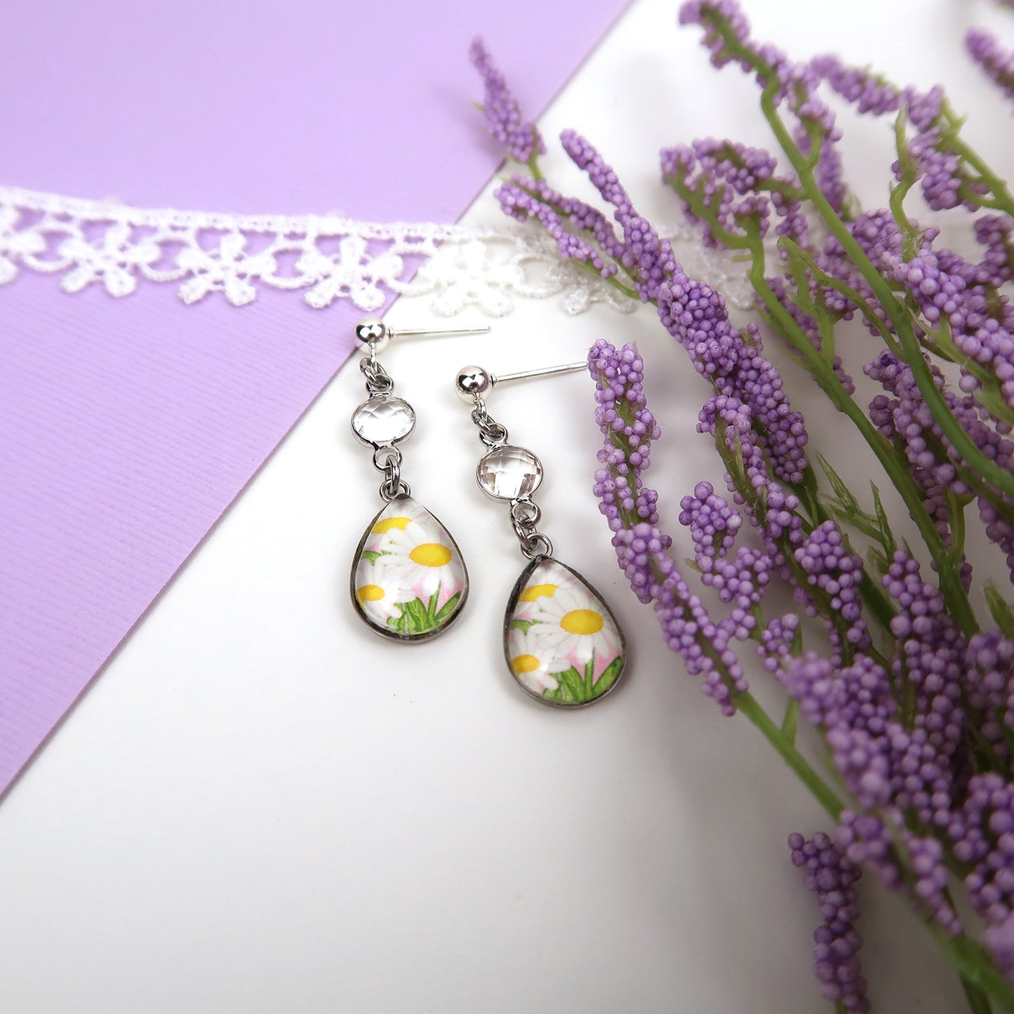 April Birth Flower Earrings - Daisies
