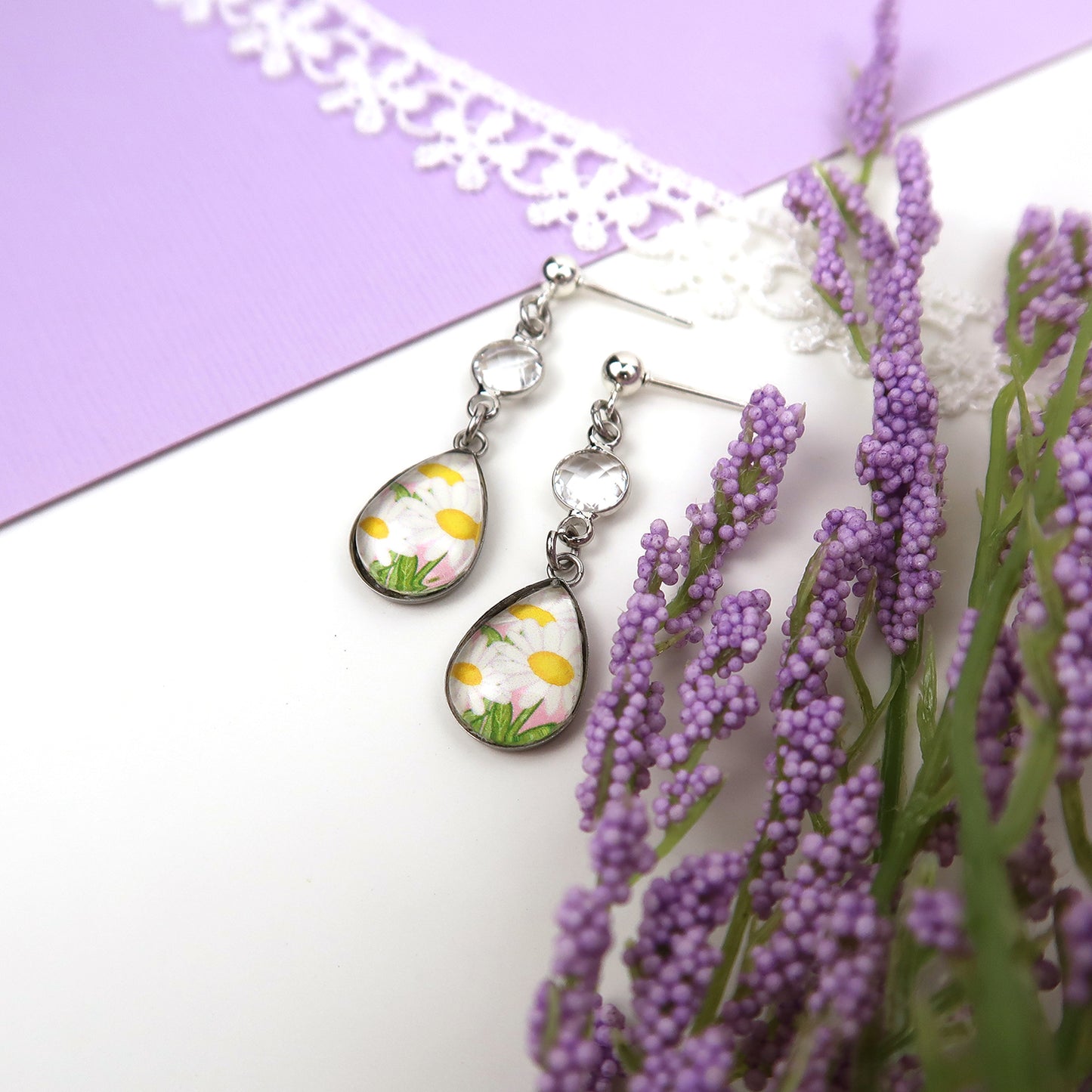 April Birth Flower Earrings - Daisies