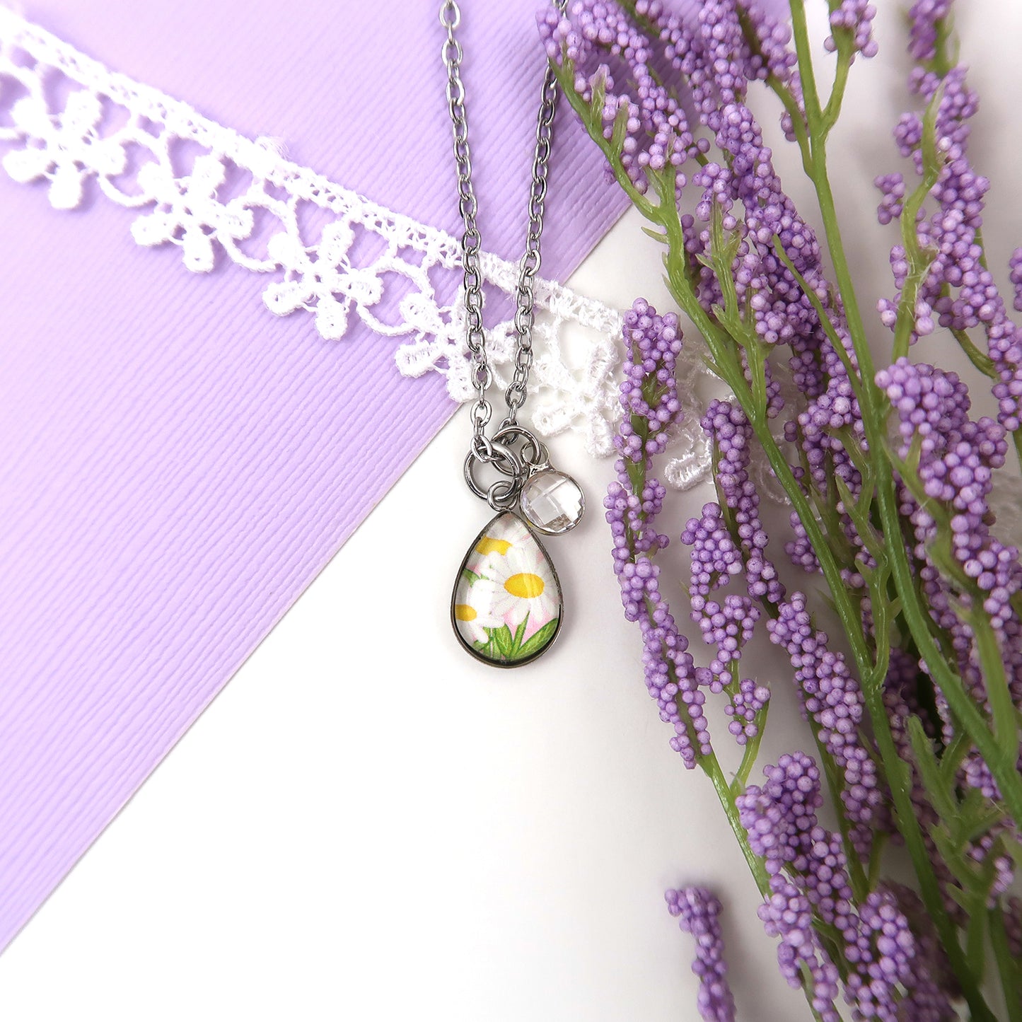 April Birth Flower Necklace - Daisies
