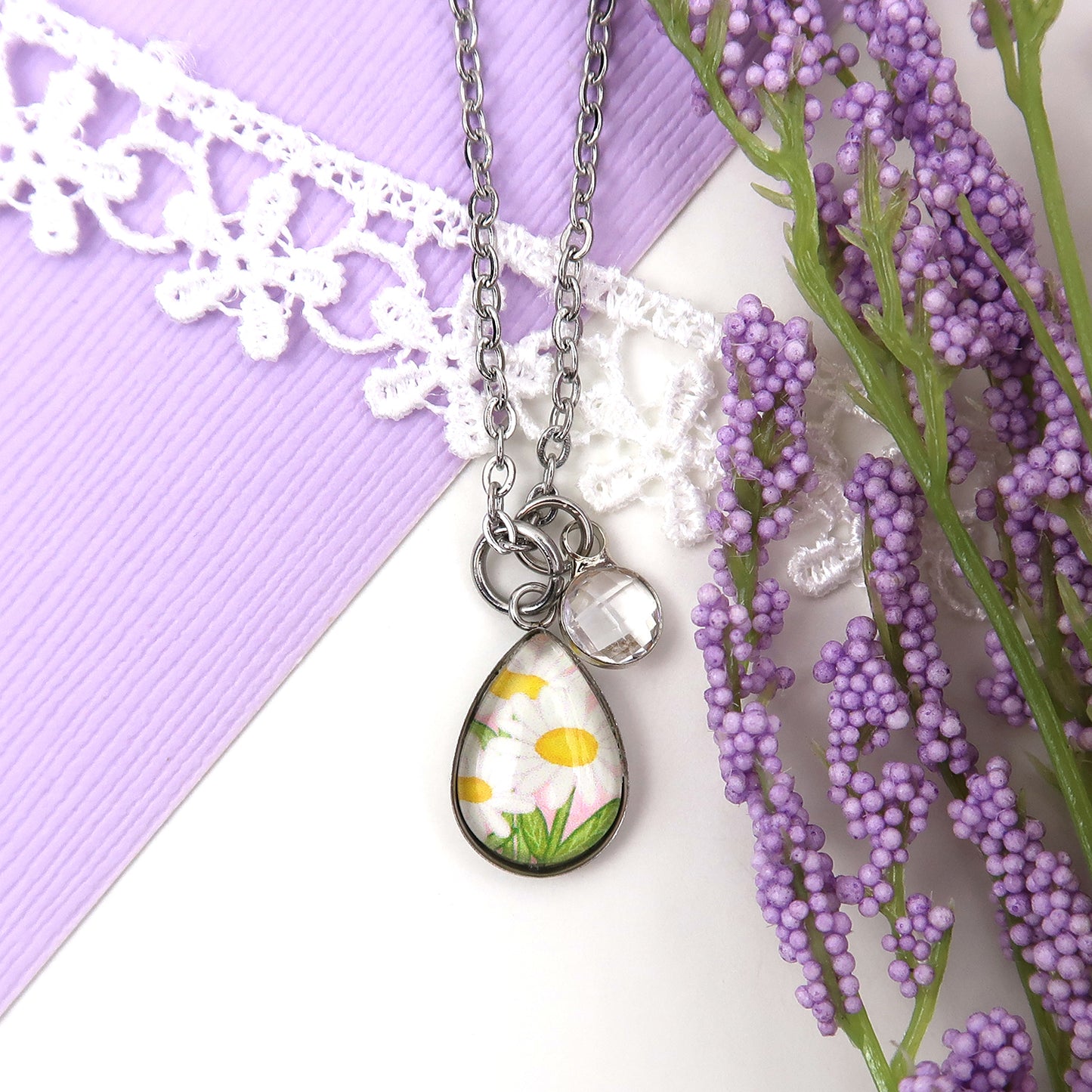 April Birth Flower Necklace - Daisies