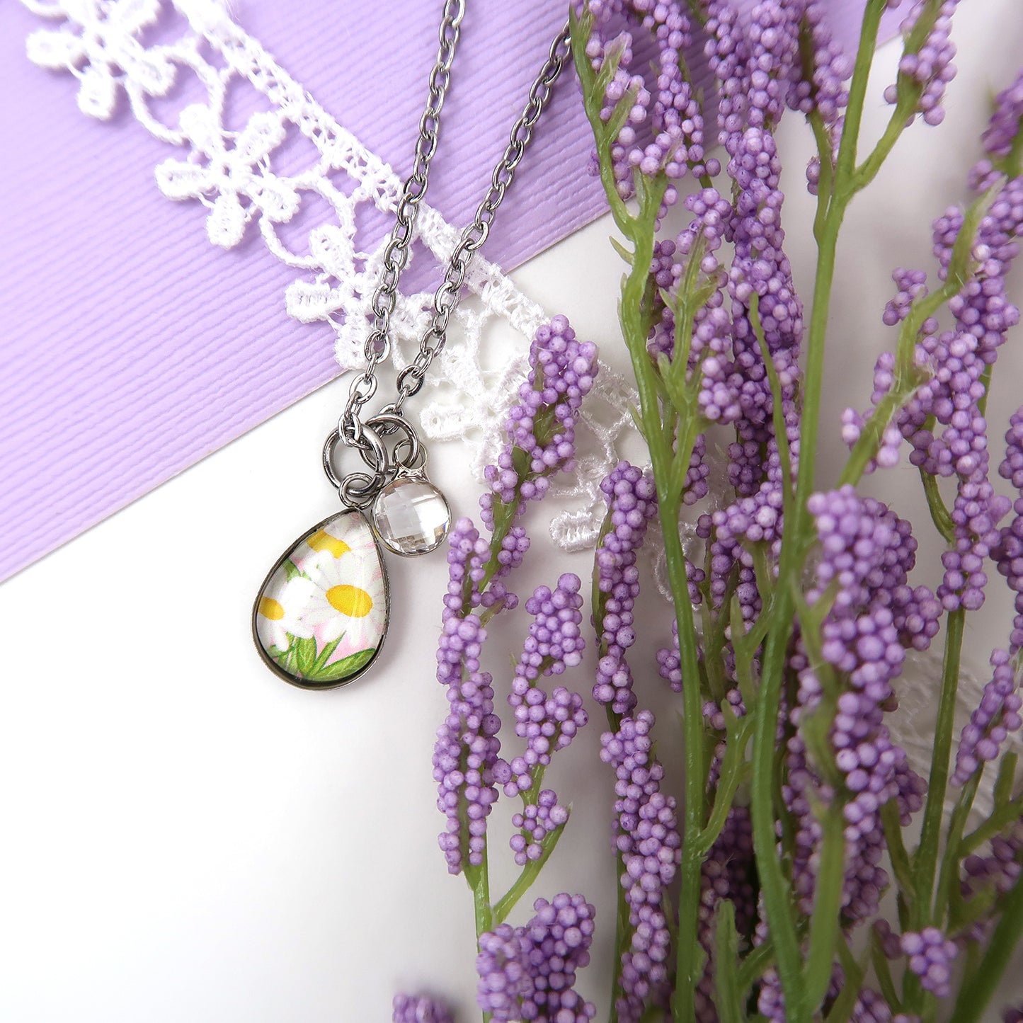 April Birth Flower Necklace - Daisies