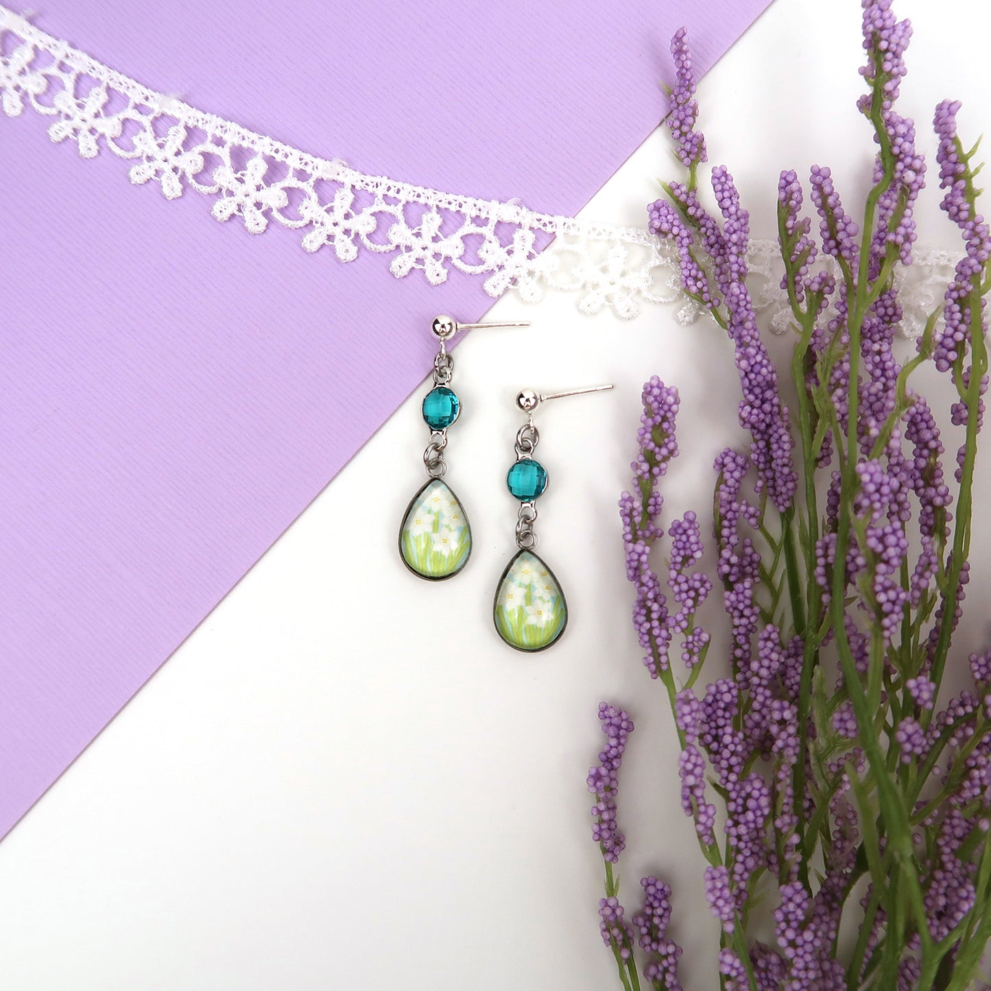 December Birth Flower Earrings - Paperwhites