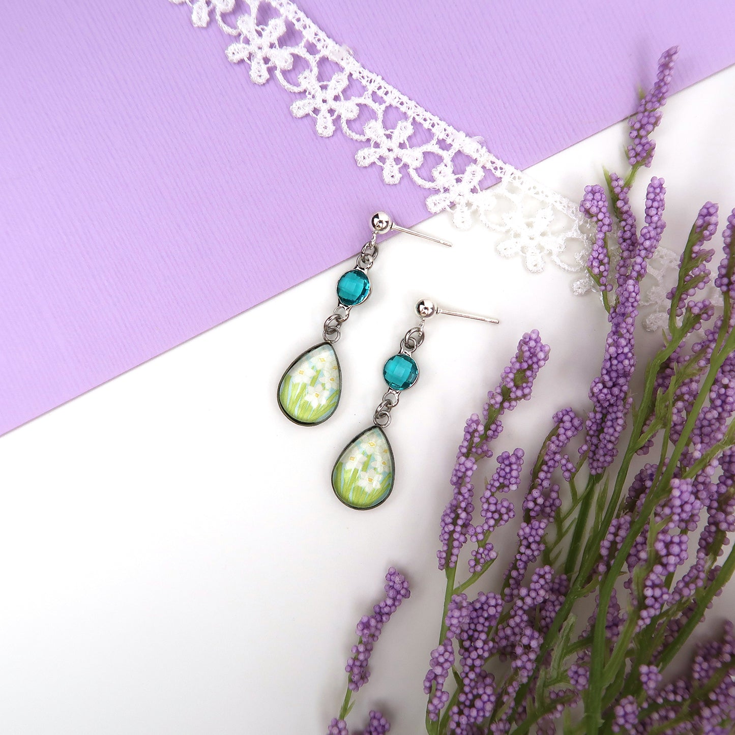 December Birth Flower Earrings - Paperwhites