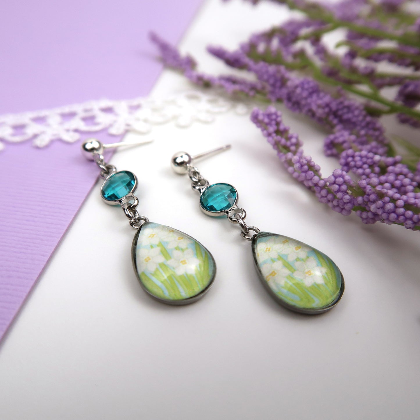 December Birth Flower Earrings - Paperwhites
