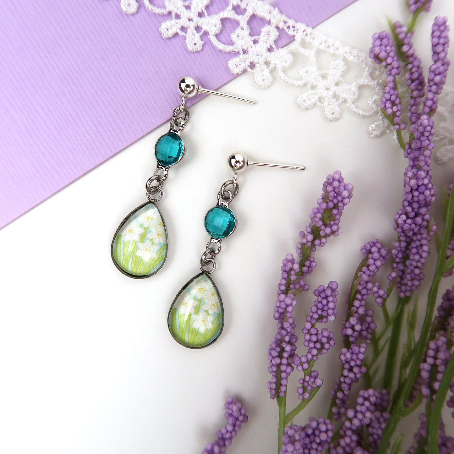 December Birth Flower Earrings - Paperwhites