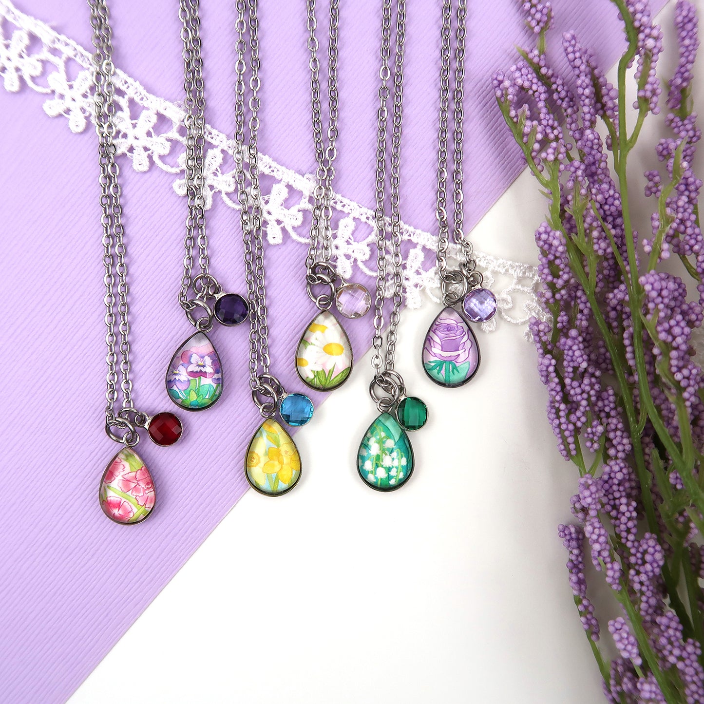 April Birth Flower Necklace - Daisies