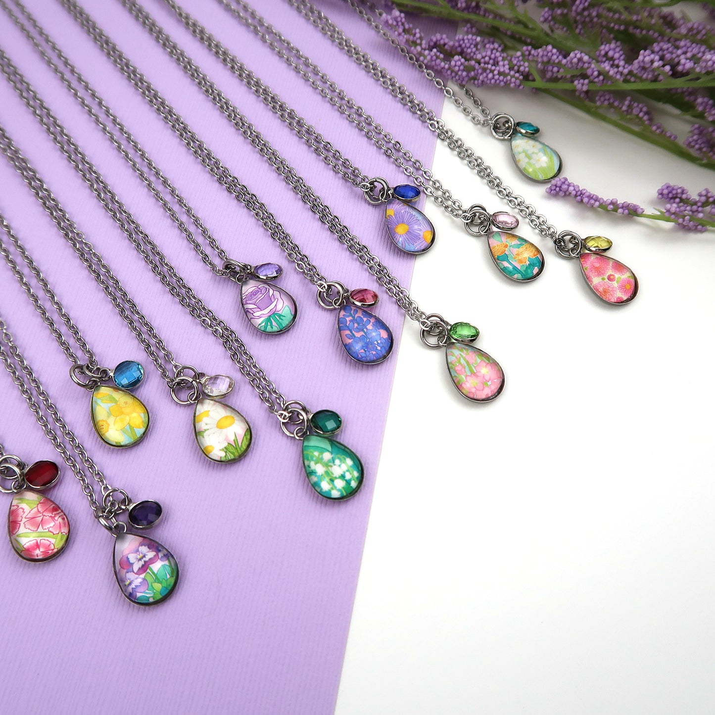 April Birth Flower Necklace - Daisies