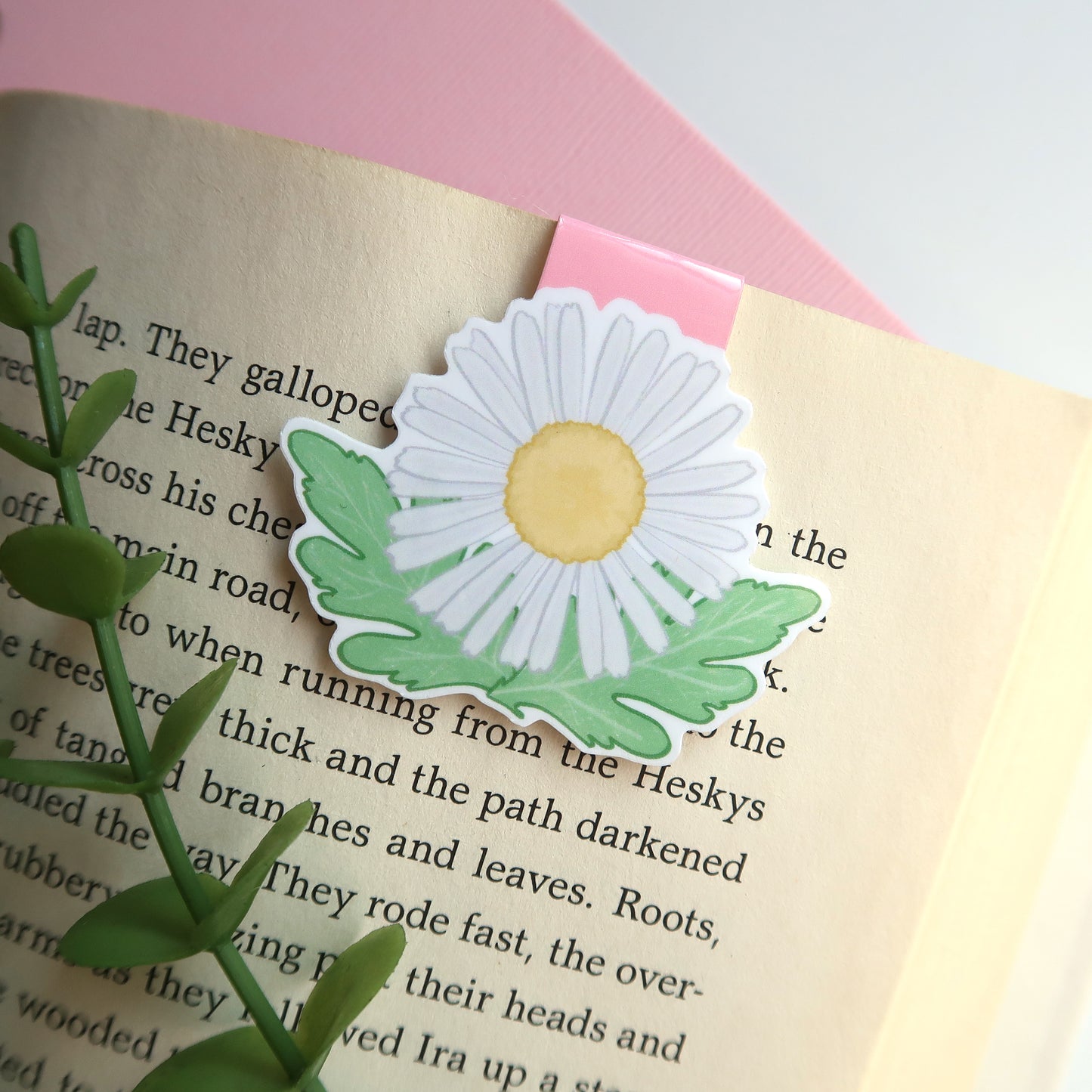 Daisy Flowers - Magnetic Bookmark