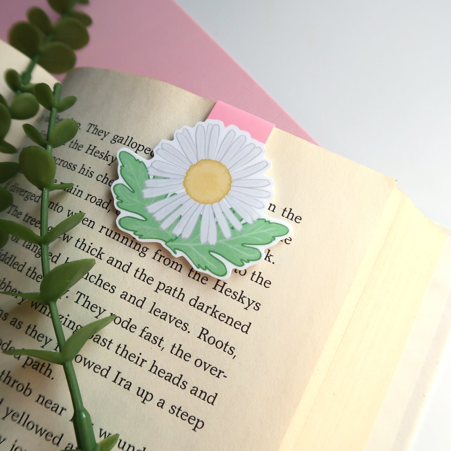 Daisy Flowers - Magnetic Bookmark
