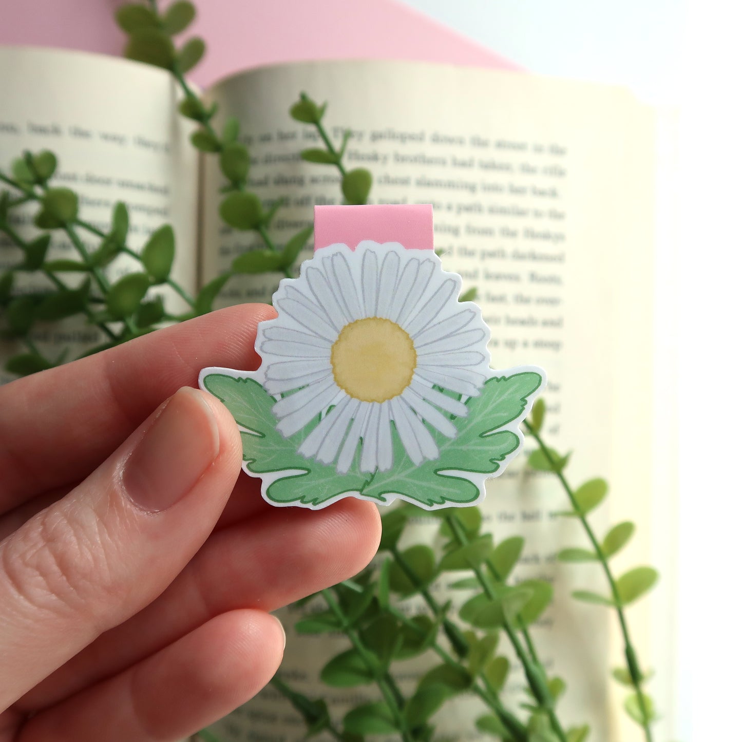 Daisy Flowers - Magnetic Bookmark