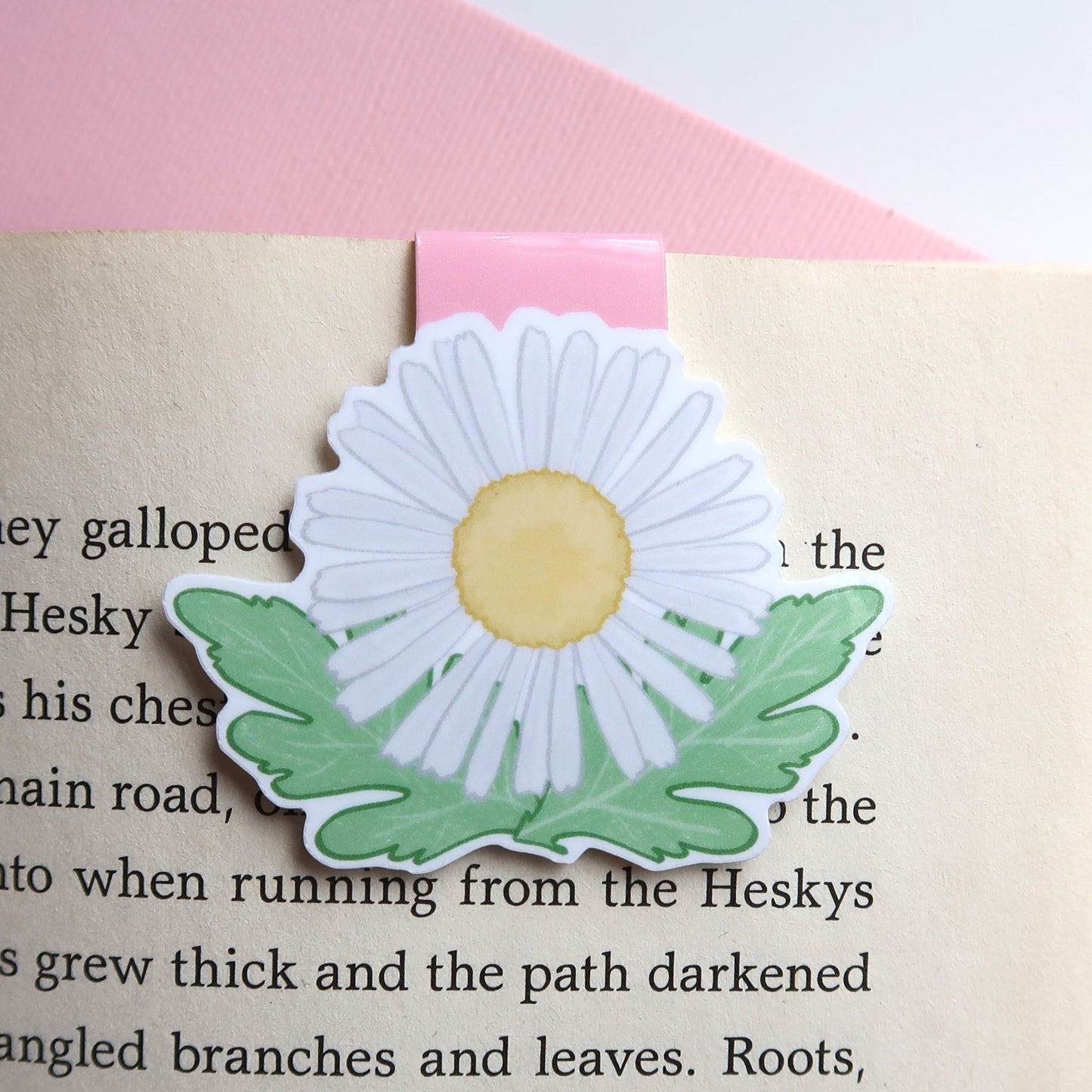 Daisy Flowers - Magnetic Bookmark