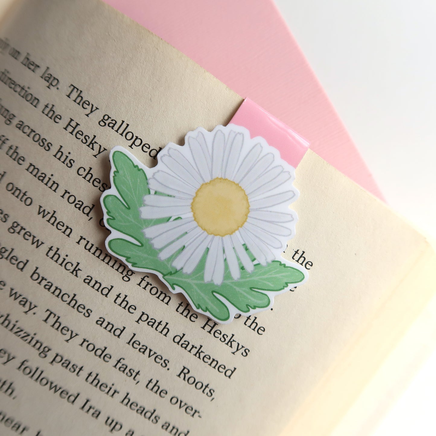 Daisy Flowers - Magnetic Bookmark