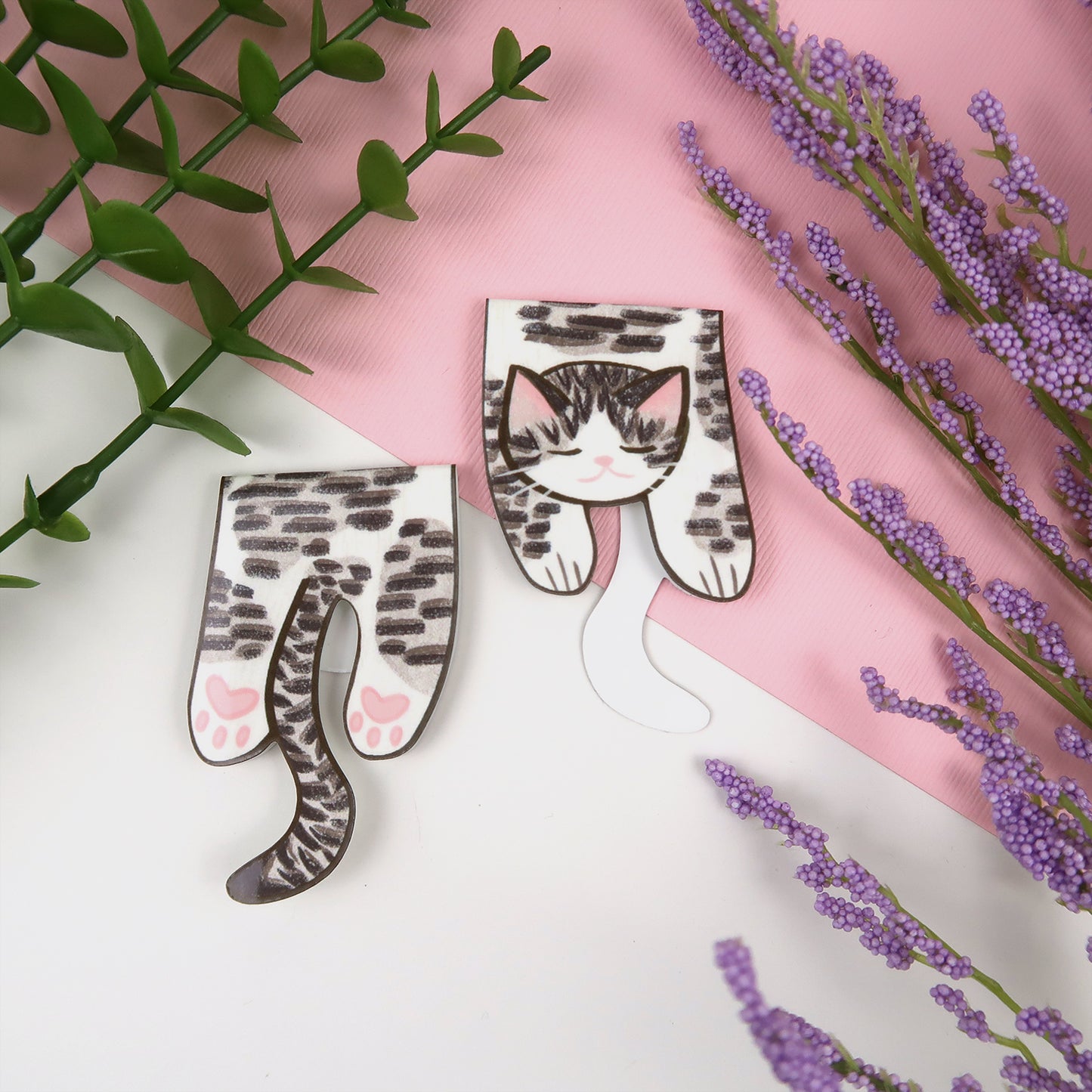 White and Brown Tabby Cat Foldover - Magnetic Bookmark