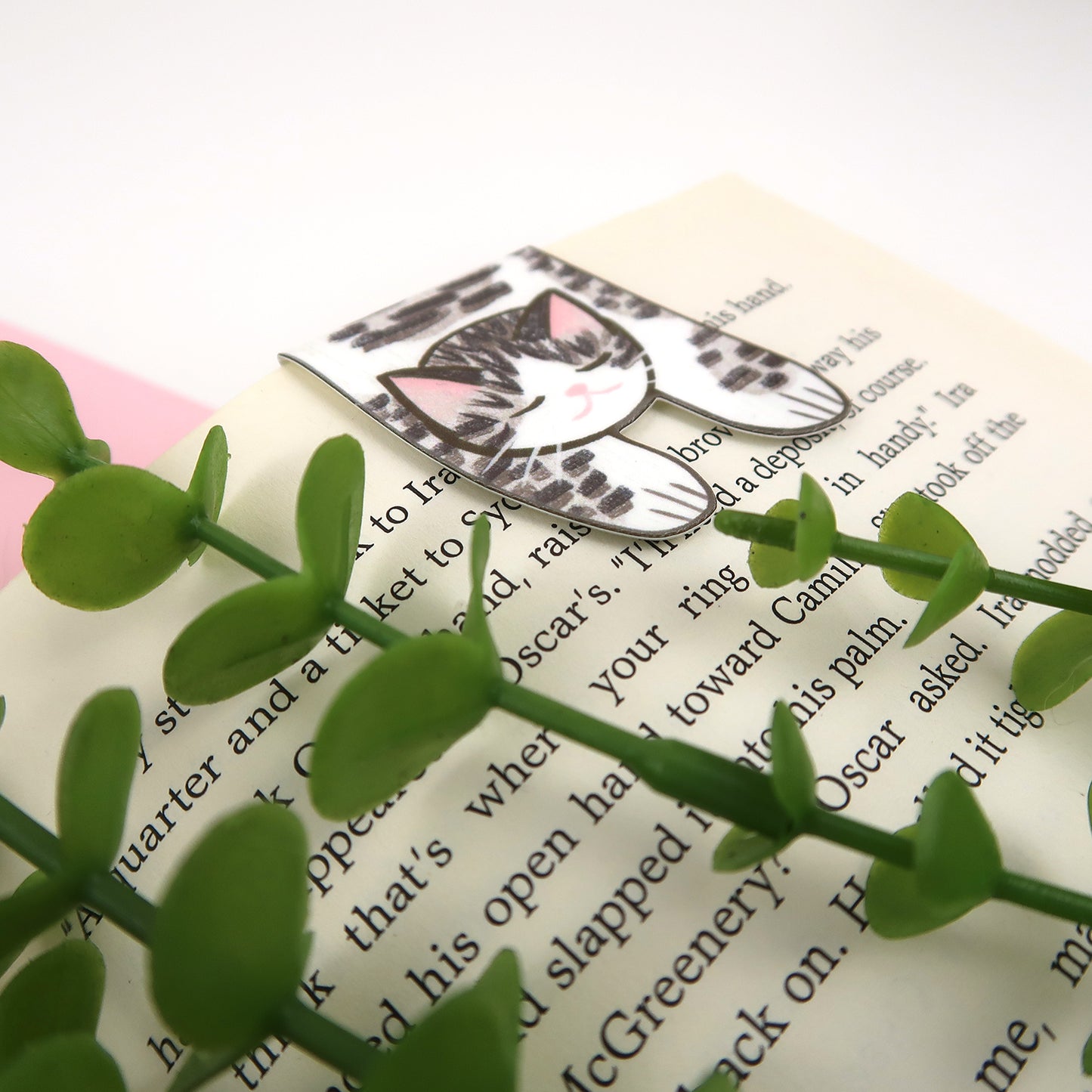 White and Brown Tabby Cat Foldover - Magnetic Bookmark