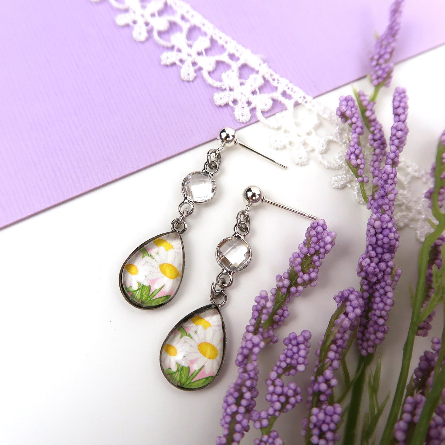 April Birth Flower Earrings - Daisies