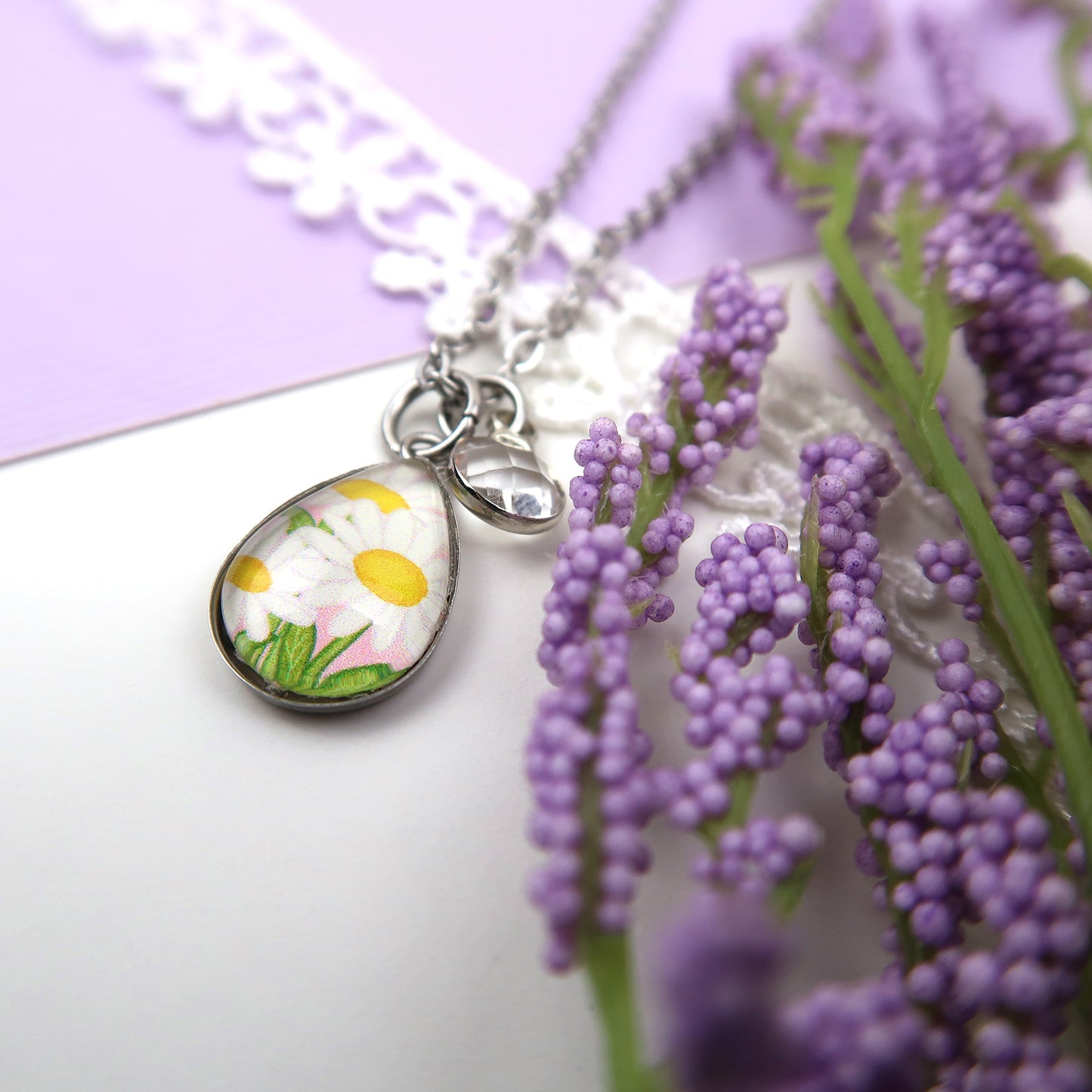 April Birth Flower Necklace - Daisies