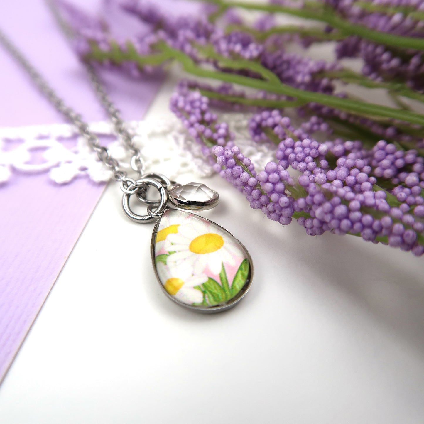 April Birth Flower Necklace - Daisies