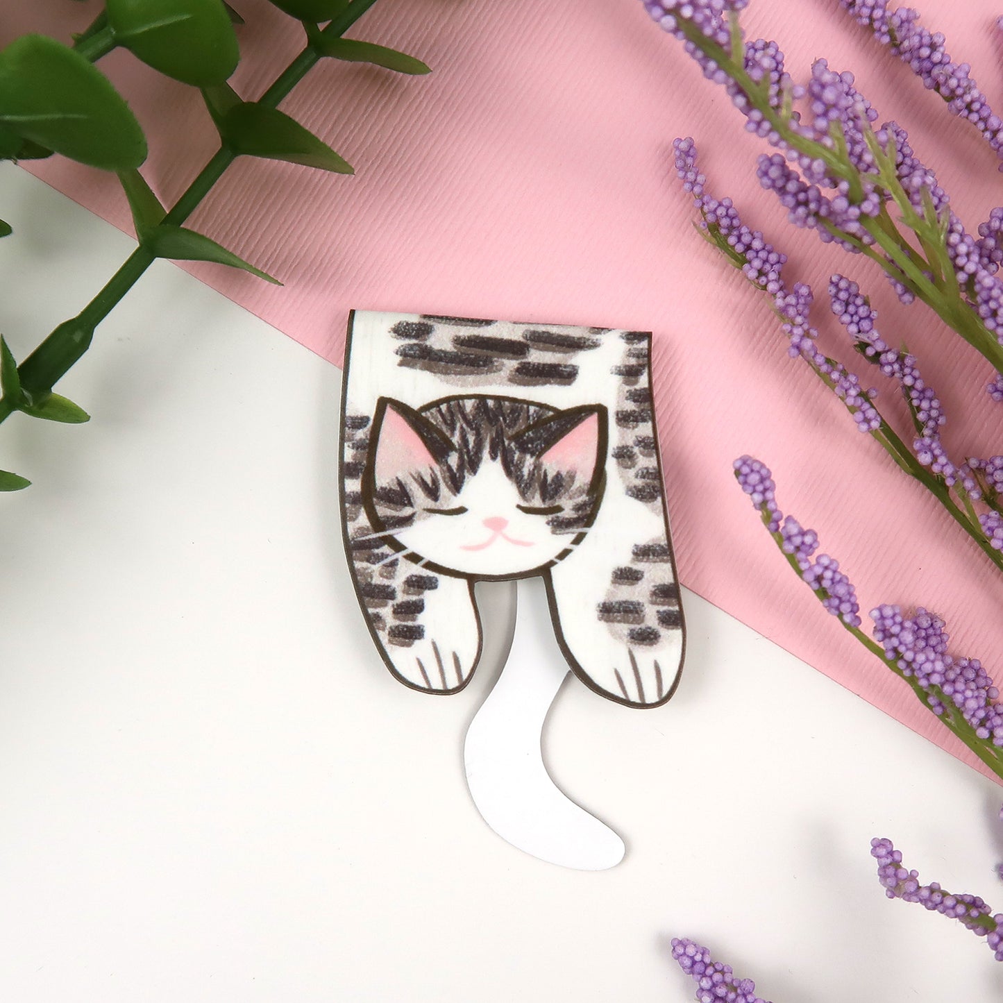 White and Brown Tabby Cat Foldover - Magnetic Bookmark