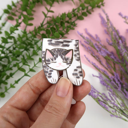 White and Brown Tabby Cat Foldover - Magnetic Bookmark