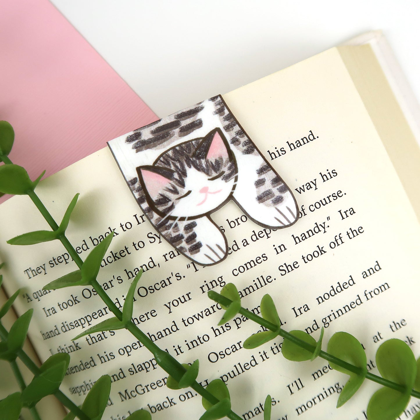 White and Brown Tabby Cat Foldover - Magnetic Bookmark